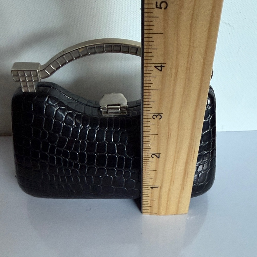 Chic Black Crocodile-Patterned Mini Purse with Silver Handle - Picture 7 of 9